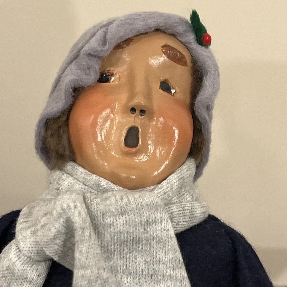 1993 BYERS CHOICE CHRISTMAS CAROLER Brown Hair Man Grey Scarf Pants Outfit